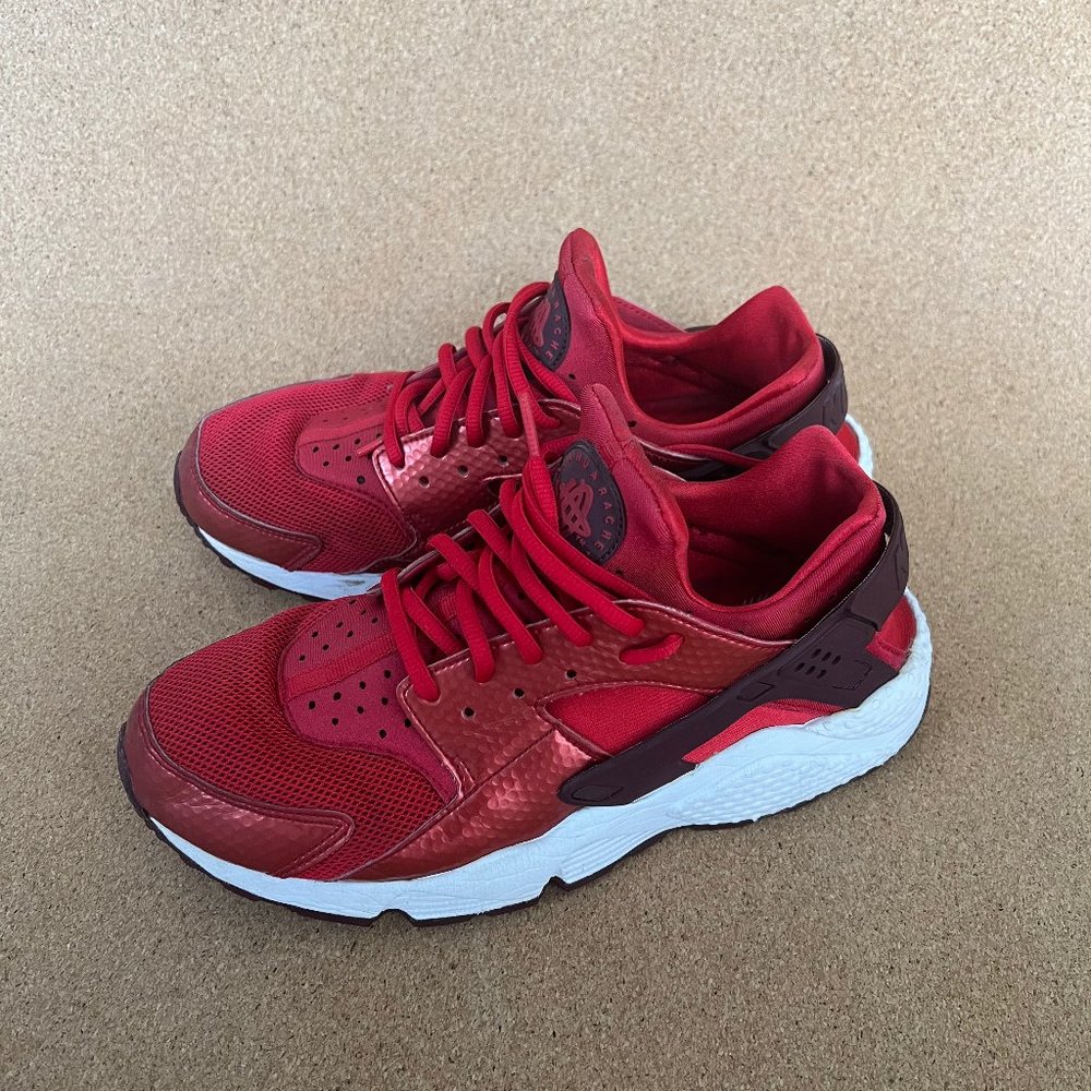 Nike Air Huarache Run 'University Red' - size 9.5US